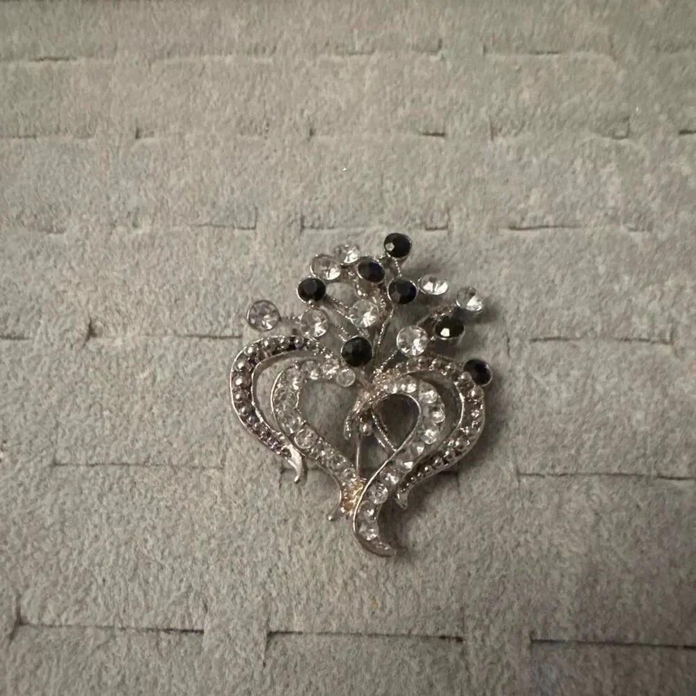Unbranded Women's Black and Silver Jewellery